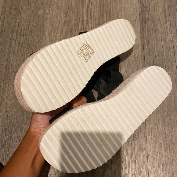 Platform Sandals - Picture 3 of 4